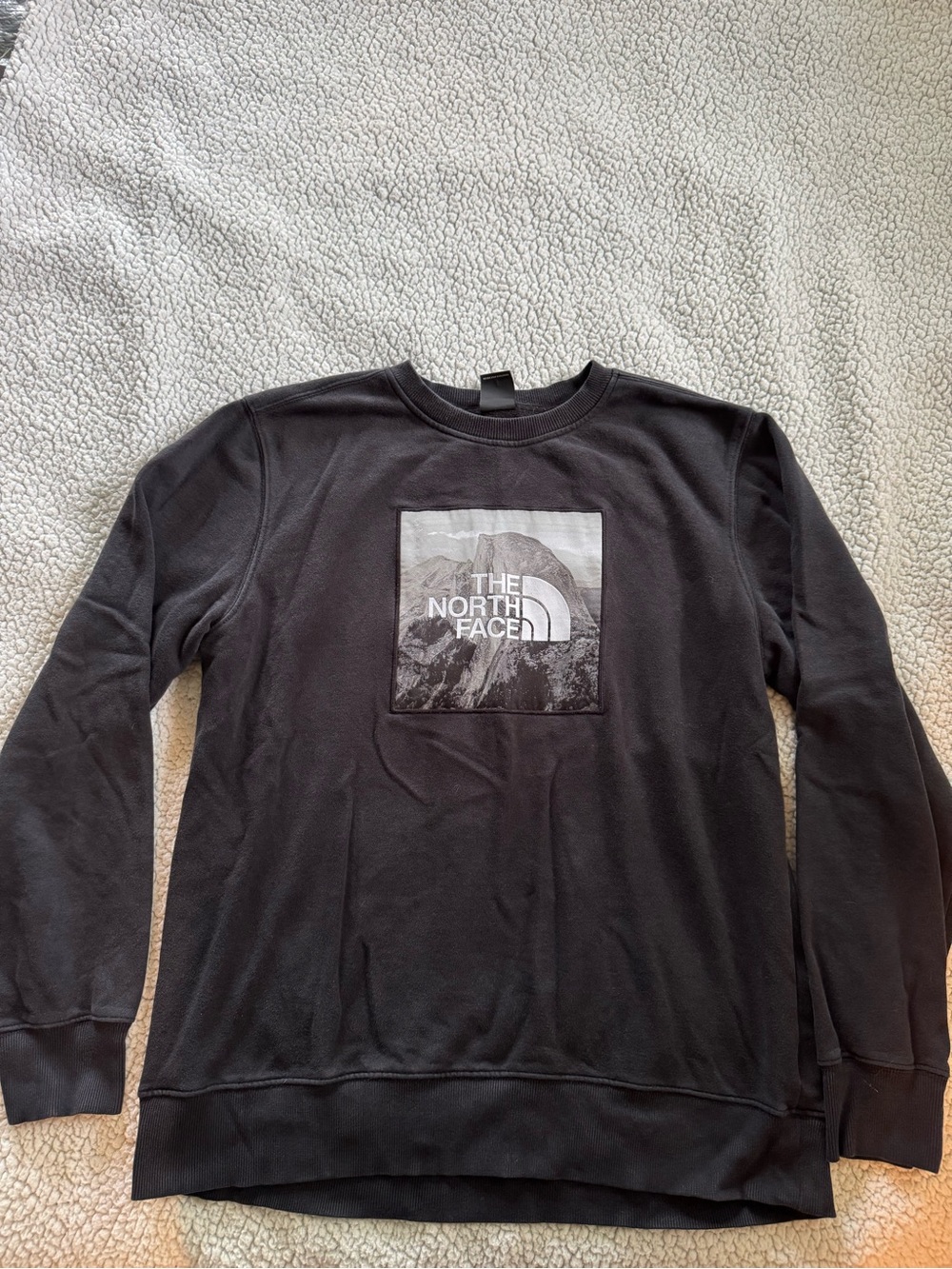 The North Face Men’s Black Logo Graphic Crewneck Sweatshirt